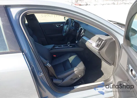 2024 Volvo S60 B5 Core Dark Theme z USA, uszkodzony, nr VIN 7JRL12TKXRG323237